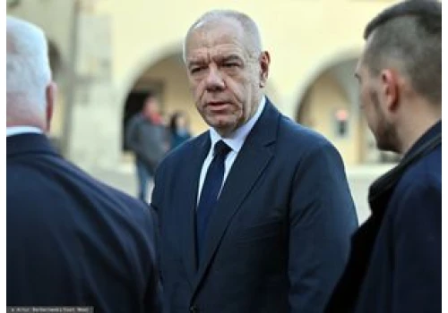 Sasin założył stowarzyszenie. 