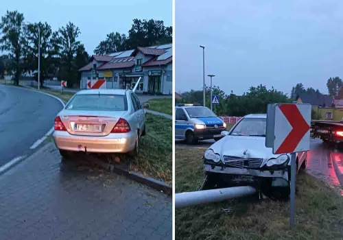 Droszków. Mercedes uderzył w latarnię, kierowca i pasażer uciekli