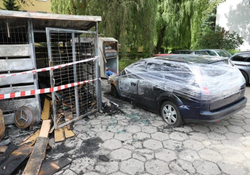 Seria pożarów w Olsztynie. Płoną wiaty śmietnikowe i samochody