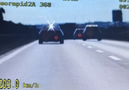 Pirat drogowy jechał po autostradzie A4 z prędkością ponad 200 km/h