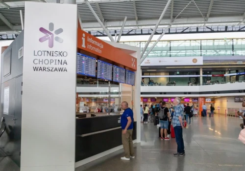 Paraliż na Lotnisku Chopina. Nawet usługa Fast Track nie zapobiegnie spóźnieniu