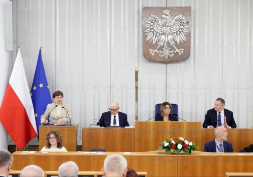 Senat bez poprawek przyjął ustawę o prawach i obowiązkach uczniów, choć nauczyciele i dyrektorzy są przeciwko. Teraz projekt trafi na biurko prezydenta