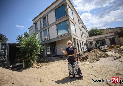 Obietnice sfinalizowane. 3 mln złotych ratują budowę wyjątkowego domu w Świdnicy