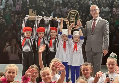 Festiwal Piosenki i Tańca w Koninie. Dzieci przejęły klucze do bram miasta!