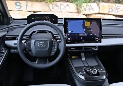 Toyota zarejestrowała więcej samochodów elektrycznych niż Tesla. Nie przespali elektromobilności