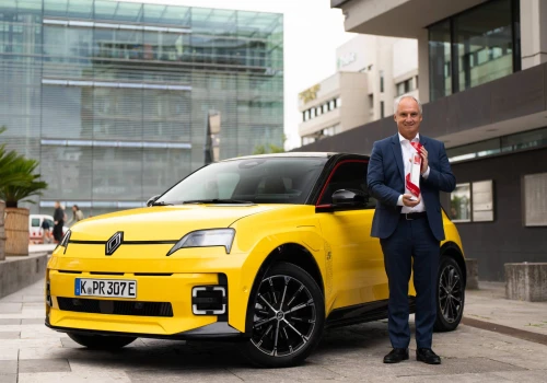 Nowy Renault 5 E-Tech przekonał czytelników Auto Motor und Sport. „Best Cars Award 2026”