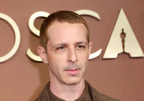 Jeremy Strong jako Mark Zuckerberg w 