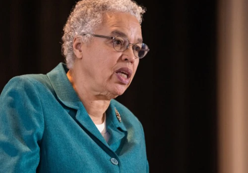 Toni Preckwinkle podaje powód opóźnień w wysyłce rachunków za podatki od nieruchomości mieszkańcom powiatu Cook
