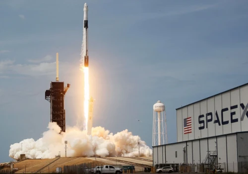 Najsłynniejszy inżynier silników rakietowych chce stworzyć „firmę kurierską” w kosmosie. To były pierwszy pracownik SpaceX