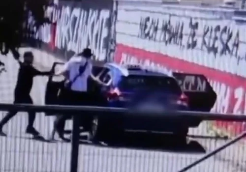 Wciągnęli dwóch Ukraińców do auta i przetrzymywali w piwnicy. Policja opublikowała nagrania z monitoringu