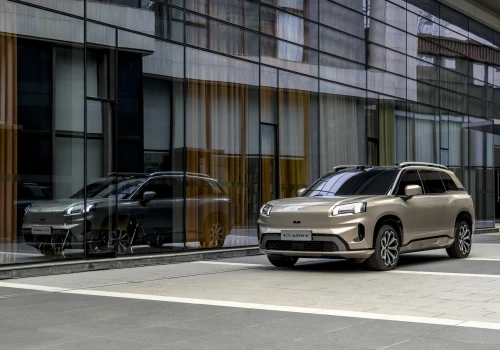 Analiza Superauto.pl: 25 tysięcy złotych przewagi, czyli jak chińskie marki rozmontowują cenniki konkurencji