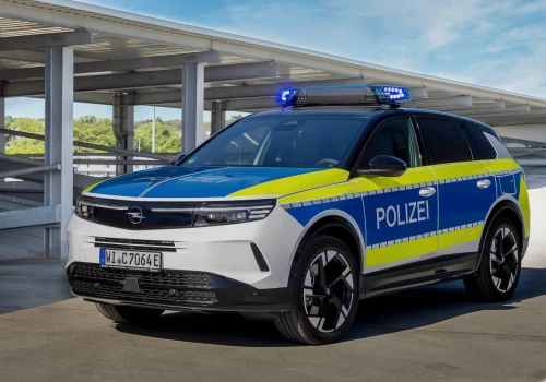 225-konny Opel Grandland w roli radiowozu
