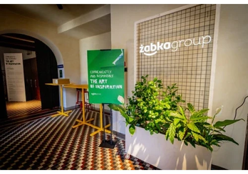 Żabka opowiada o ESG językiem sztuki. Trzynaście prac zamiast tabel i wskaźników