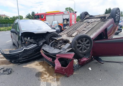Dachowanie Hyundaia na wjeździe do Lublina. Wcześniej zderzył się z Citroenem