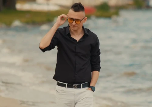 Avinion Dance po latach prezentuje nowość „Wakacyjny hit”