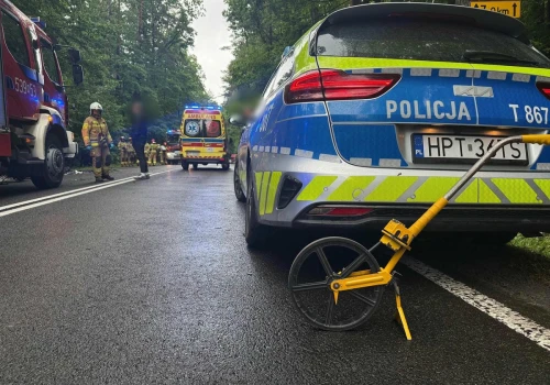 Wypadek na DK16. Zderzyły się dwa samochody