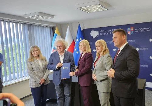 Zielona energia zasili Targi Kielce. Ponad 2 miliony złotych na fotowoltaikę i magazyn energii na dachu nowej hali