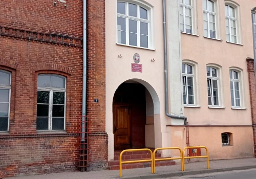 Przemoc w malborskiej szkole. Ojciec Igora: „Starszy kolega podniósł go i cisnął nim o posadzkę”