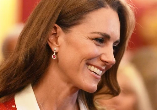 Księżna Kate wybrała sukienkę w grochy idealną na lato. Znalazłyśmy 3 modele w jej stylu