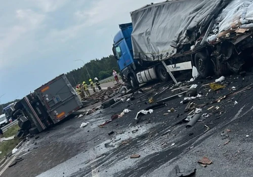Oszukać przeznaczenie na S19. Roztrzaskane ciężarówki zablokowały trasę na kilkanaście godzin