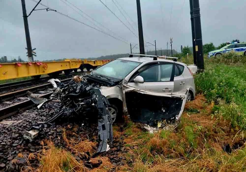 Wjechał pod pociąg i powiedział, że winny jest deszcz