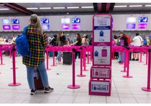 Pasażerowie oburzeni. Wizz Air tłumaczy się z dopłat za bagaże
