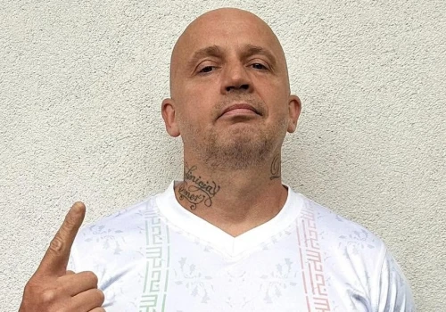 Peja ujawnił, komu kibicuje na mundialu. Raper ubrał ich koszulkę