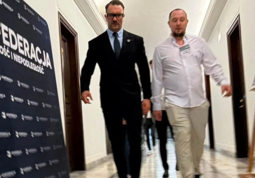 Mejza tłumaczy się z zaproszenia Magicala do Sejmu. 