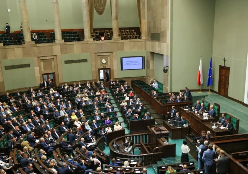 Remis dwóch partii tuż za podium. Opublikowano nowy sondaż