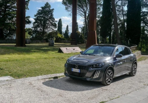 Nowy Peugeot 208 najlepszym samochodem dla nowych kierowców 2026 roku według Autotrader