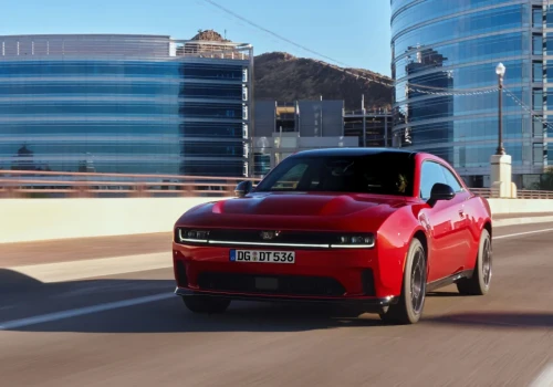 Nowy Dodge Charger już do zamówienia w Europie. EV i benzyna w jednej gamie