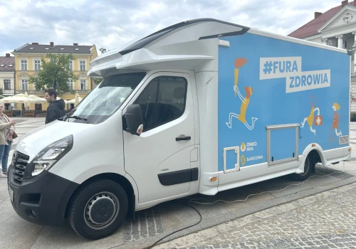 Dermatobus zaparkuje na kieleckim Rynku