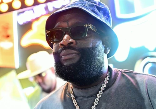 Rick Ross tłumaczy się z lotu rejsowym samolotem. Fani nie kupują jego wersji