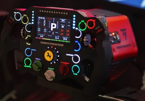 Kierowca Ferrari 499P od Thrustmastera. Powstanie 499 sztuk