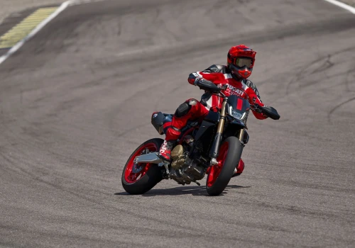Ducati rozszerza gamę Hypermotard. Debiutuje nowy 698 Mono Nera