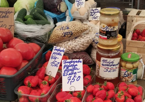 Truskawki podrożeją? Tak ulewy wpłyną na ceny owoców