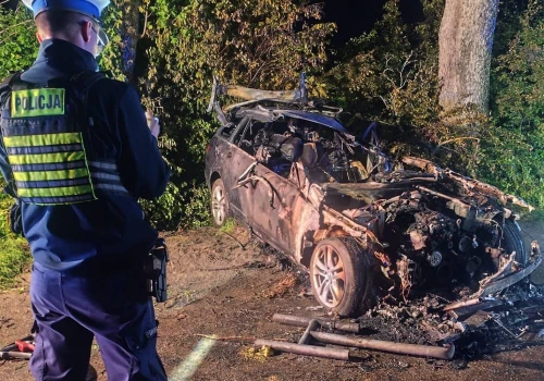 Tragiczny wypadek w powiecie kościerskim. Zginął w płonącym aucie