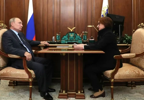 Jedna z najsilniejszych kobiet w Rosji zapadła się pod ziemię. Rzecznik Putina o teoriach spiskowych