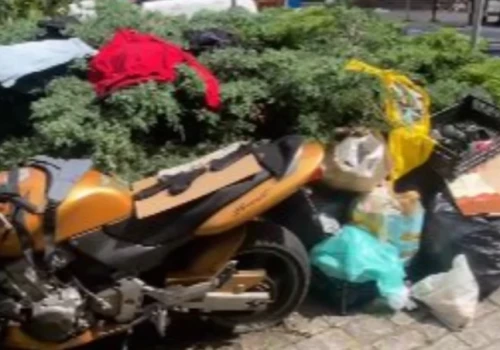 Na ulicy w centrum Katowic koczował Hindus. Straż Graniczna chciała go umieścić w zamkniętym ośrodku, ale nie zgodził się na to sąd