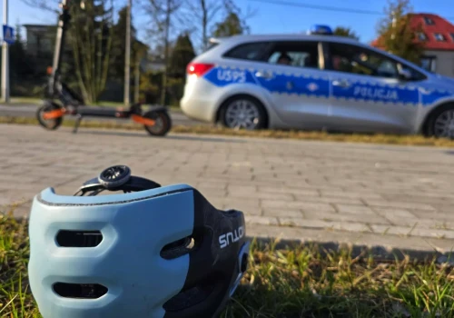 Dwie 16-latki na jednej hulajnodze. Doszło do potrącenia na przejściu dla pieszych