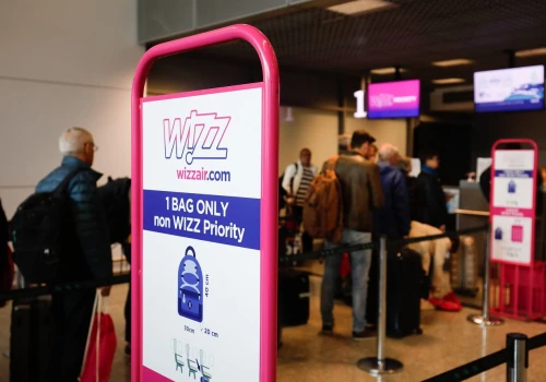 Wizz Air pod ostrzałem podróżnych. Poszło o kontrole bagażu. Linia ma zbadać sprawę