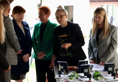 Uczniowie IILO w Mysłowicach będą uczyć się przyrody w naturze. Nowa ekopracownia dzięki wsparciu WFOŚiGW