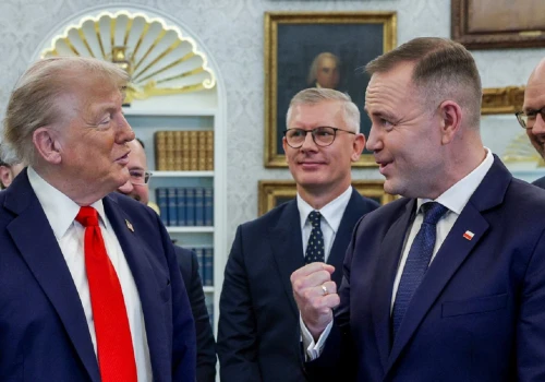 Nawrocki na gali MMA w Białym Domu. 