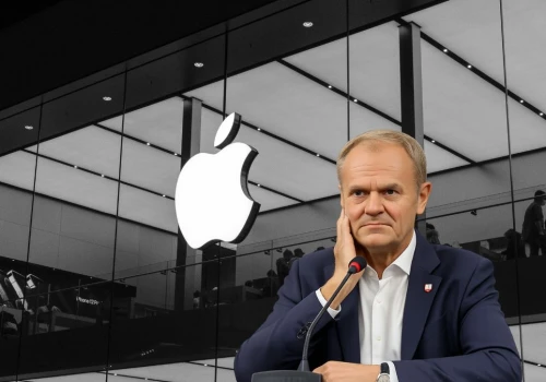 Donald Tusk chciał załatwić Siri po polsku. Nie udało się