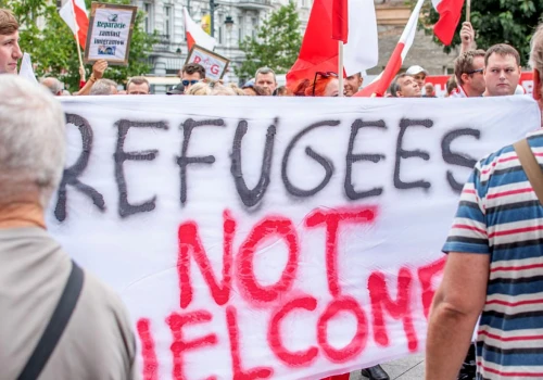 Dzisiaj wchodzi w życie pakt migracyjny. Obejmuje także Polskę!