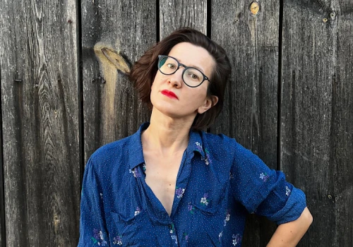 Rzuciła pracę w reklamie, by zamieszkać w starym dworku i fotografować furtki. Anna Kargol: 