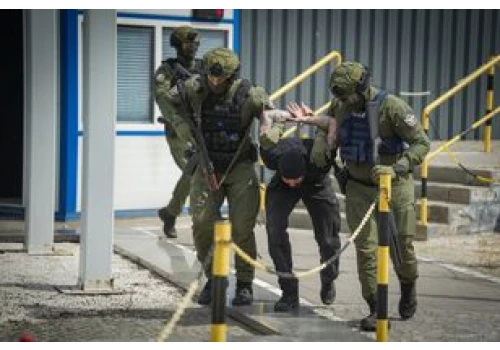 Strzały i pożar w fabryce w Ujściu? Policja przeprowadziła wielkie ćwiczenia