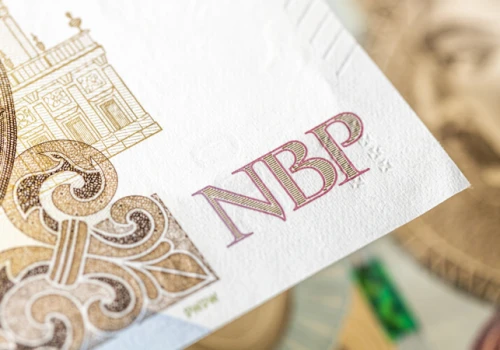 Narodowy Bank Polski gra w swoją grę. Pierwszy taki rozdźwięk od ćwierć wieku