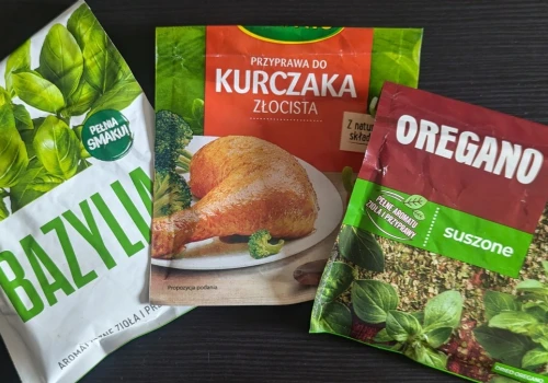 Gdzie wyrzucasz puste torebki po przyprawach? Większość z nas wybiera źle