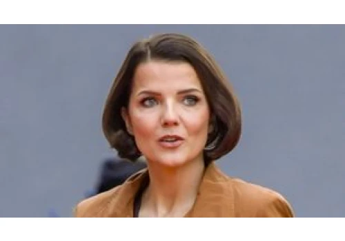 Joanna Jabłczyńska pokazała się z OPATRUNKIEM na szyi. 